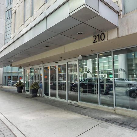 Modern 2-Bedroom Condo W Floor To Ceiling Windows Toronto Extérieur photo