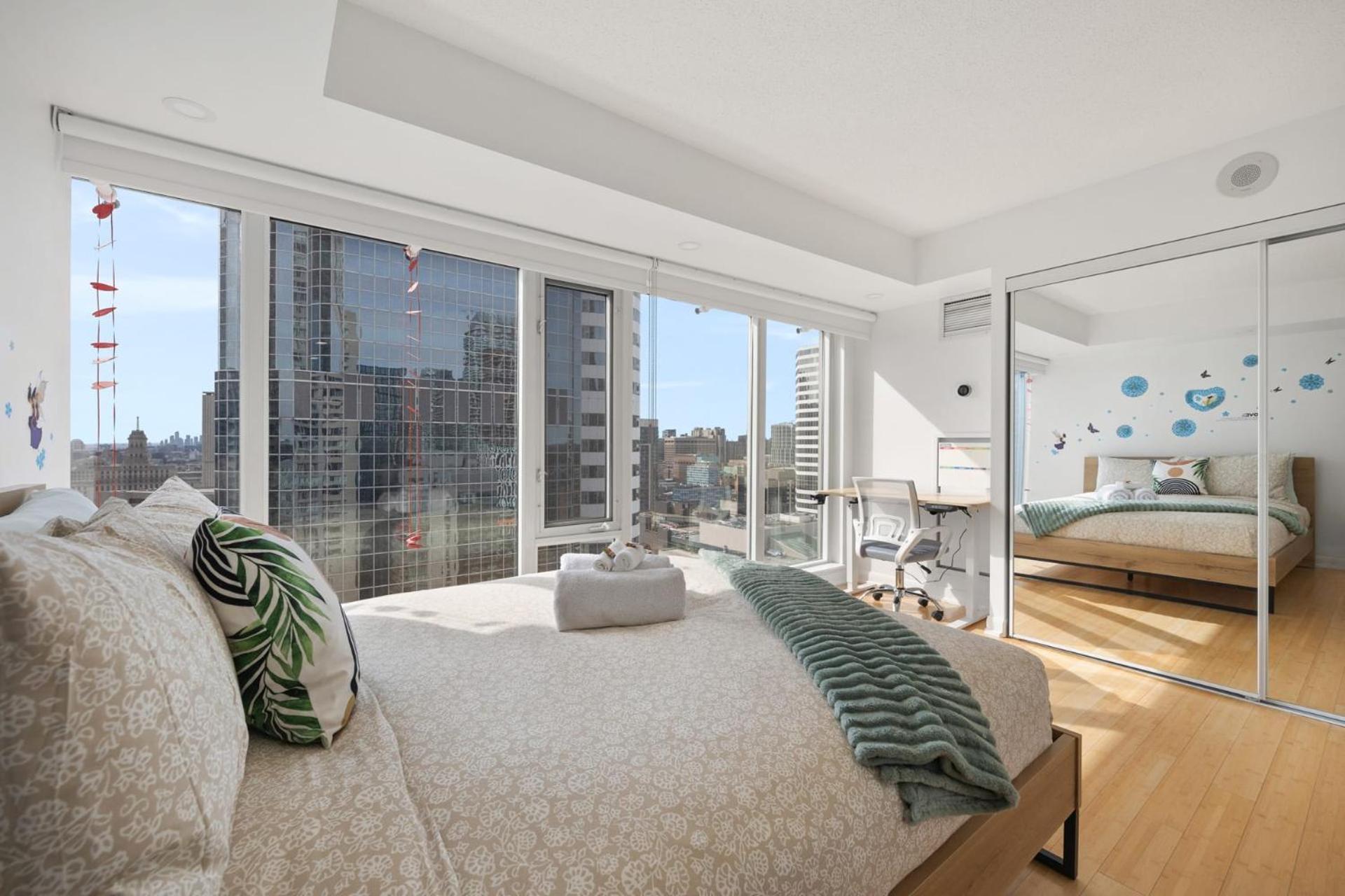 Modern 2-Bedroom Condo W Floor To Ceiling Windows Toronto Extérieur photo