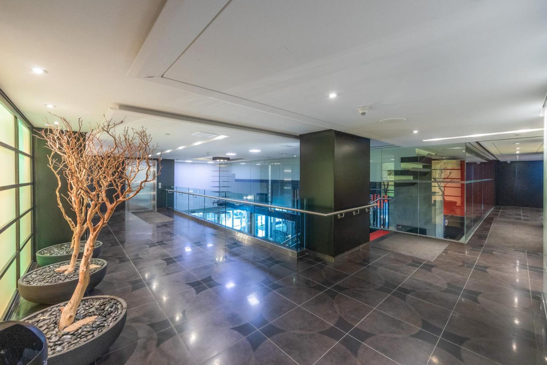 Modern 2-Bedroom Condo W Floor To Ceiling Windows Toronto Extérieur photo