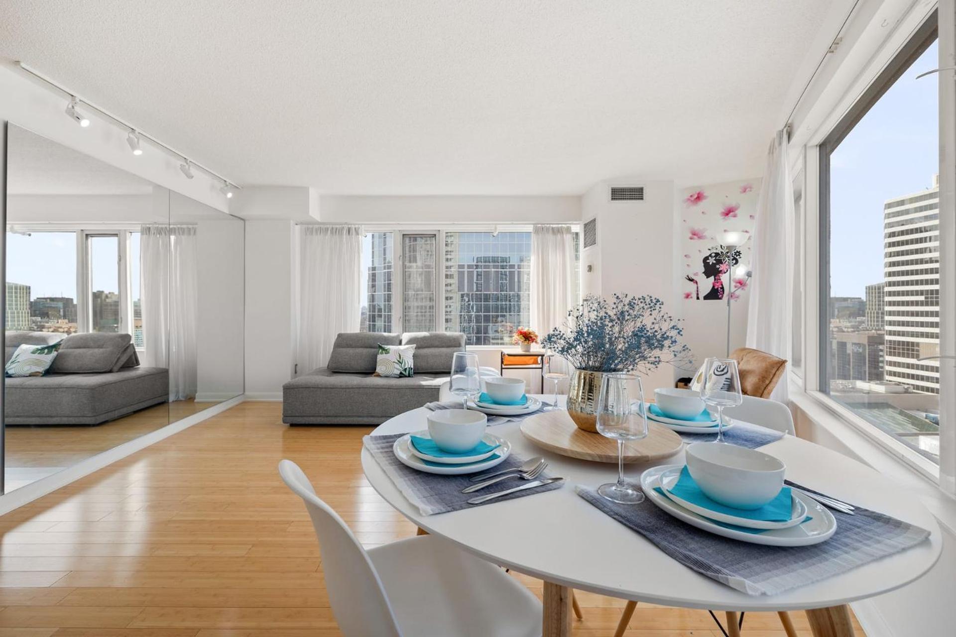 Modern 2-Bedroom Condo W Floor To Ceiling Windows Toronto Extérieur photo
