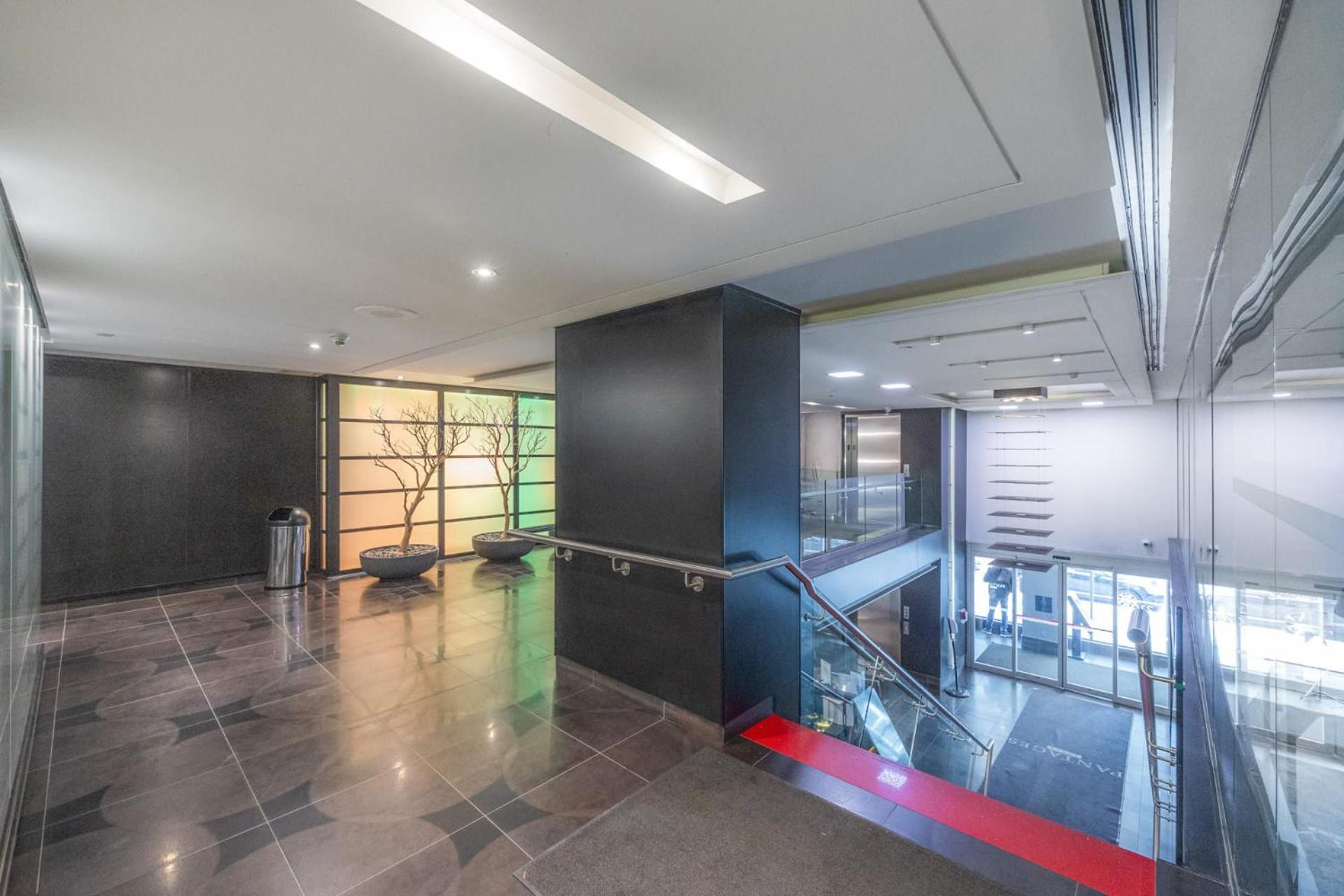 Modern 2-Bedroom Condo W Floor To Ceiling Windows Toronto Extérieur photo