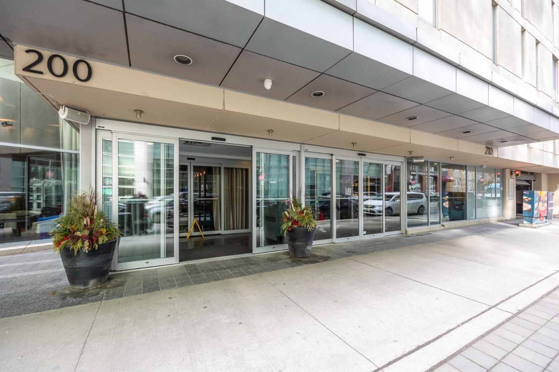 Modern 2-Bedroom Condo W Floor To Ceiling Windows Toronto Extérieur photo