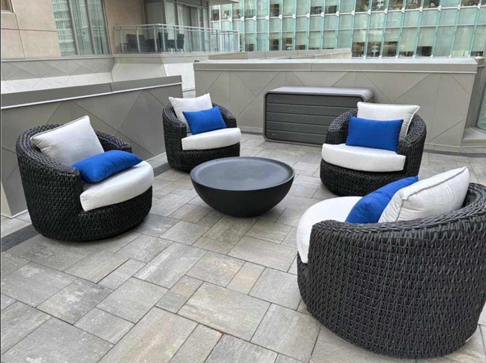 Modern 2-Bedroom Condo W Floor To Ceiling Windows Toronto Extérieur photo
